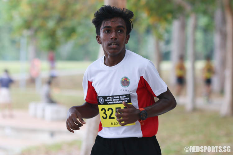 Selvanther Sivarajan (#3255) of Punggol Secondary finished fourteenth with a timing of 17:20.13. (Photo © Chua Kai Yun/Red Sports)