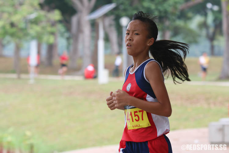 Clarice Lau (#4157) of Nan Hua High came in thirteenth with a timing of 15:51.72. (Photo © Chua Kai Yun/Red Sports)