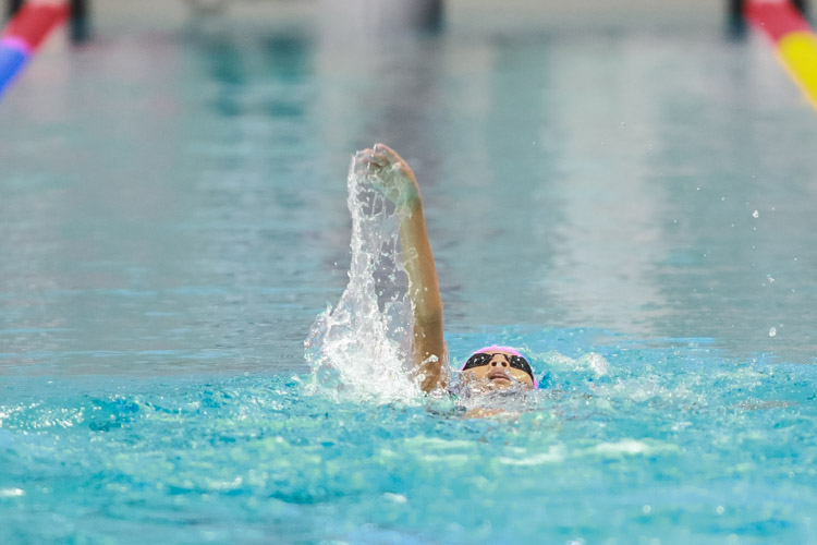 Clarissa Kwa swims in the Girls 11-12 Year Olds 200m Backstoke at the 47th Singapore National Age Groups Swimming Championships. She finished second in the Girls 11 Year Olds group with a final timing of 2:47.43. (Photo 4 © Soh Jun Wei/Red Sports)