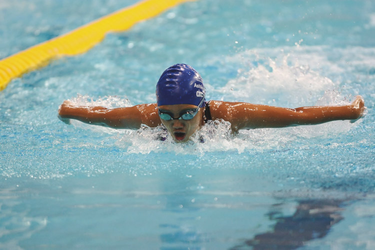 Ashley Lim in action during the Girls 11-12 Year Olds 400m individual medley at the 47th Singapore National Age Group Swimming Championships. She finished with a timing of 5:28.81, setting a new meet record. (Photo 2 © Soh Jun Wei/Red Sports)