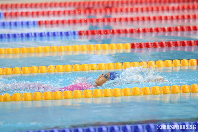 Ashley Lim in action during the girls' 200m backstroke race at the 47th Singapore National Age Group Swimming Championships. Ashley finished first among the 11 year olds with a timing of 2:40.14, breaking the past meet record 2:46.81 set by Audrey Lee in 2015. (Photo 6 © Chua Kai Yun/Red Sports)