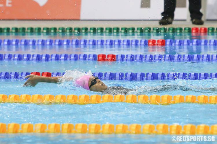 Clarissa Kwa completing the final lap during the girls' 200m backstroke at the 47th Singapore National Age Group Swimming Championships. She finished second among the 11-year-olds with a timing of 2:47.43. (Photo 8 © Chua Kai Yun/Red Sports)