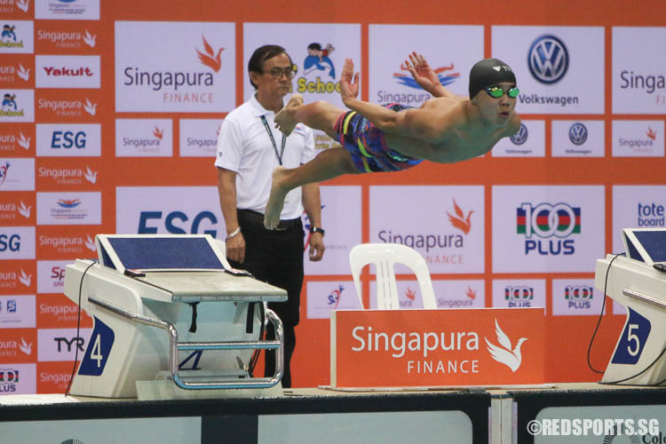 Jonathan Tan, 14, starting off his 100m freestyle event. He came in first in the 13-14 age group with a timing of 52.48, breaking the last meet record of 52.69 set by Darren Chua in 2014. (Photo © Chua Kai Yun/Red Sports)