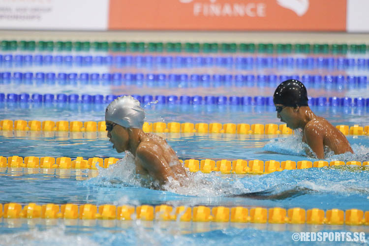 Goh Jeng Yee (left) and Russell Ngoo (right) in action during the 200m breaststroke event. Goh finished second in the 13-14 age group with a timing of 2:36.73, while Ngoo finished with a timing of 2:37,85.(Photo © Chua Kai Yun/Red Sports)