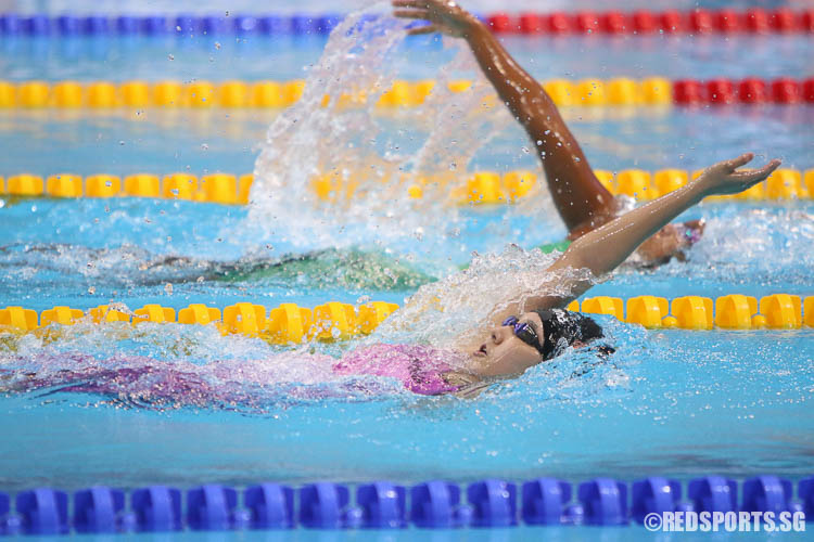 Quah Jing Wen, 16, swimming her backstroke leg during the 400m IM event. She finished first in 15-17 age group with a timing of 4:59.59, rewriting her own meet record of 5:03.45 set last year. (Photo © Chua Kai Yun/Red Sports)