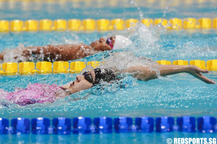 Quah Jing Wen going head-to-head with her fellow competitor, Eing Pawapotako from Thailand during the backstroke leg of the women's 400m IM 15 and over 'A' finals at the 47th Singapore National Age Group Swimming Championships. (Photo © Soh Jun Wei/Red Sports)
