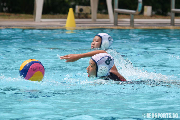 Beatrice Tan (HCI #8) dribbles the ball. (Photo 9 © Chua Kai Yun/Red Sports)