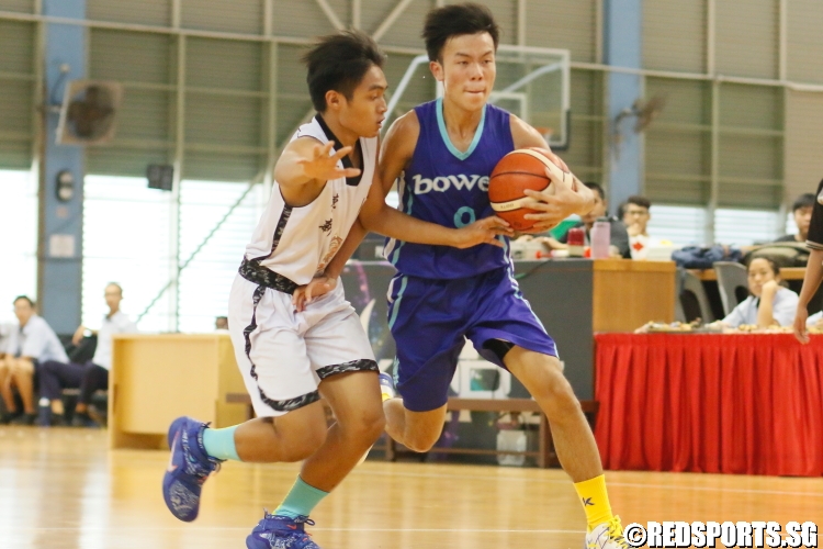 Lee Yao Hong (Bowen #9) driving strong to the hoop against his defender. (Photo  © Chan Hua Zheng/Red Sports)
