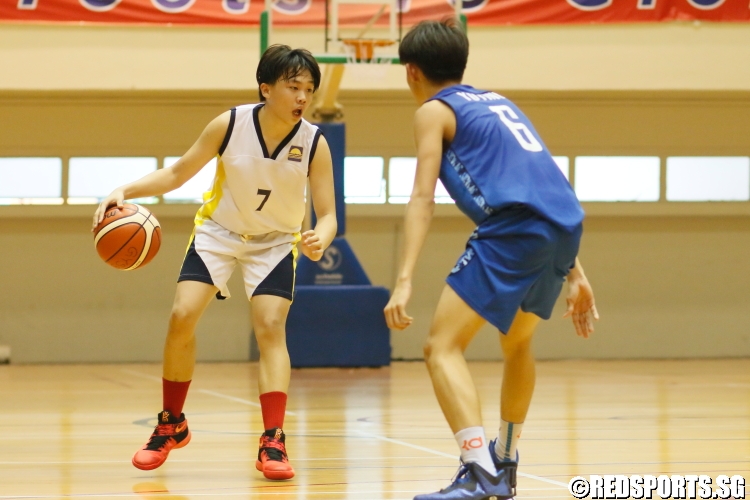 Brandon (Guangyang #7) looking to drive against his defender. (Photo  © Chan Hua Zheng/Red Sports)