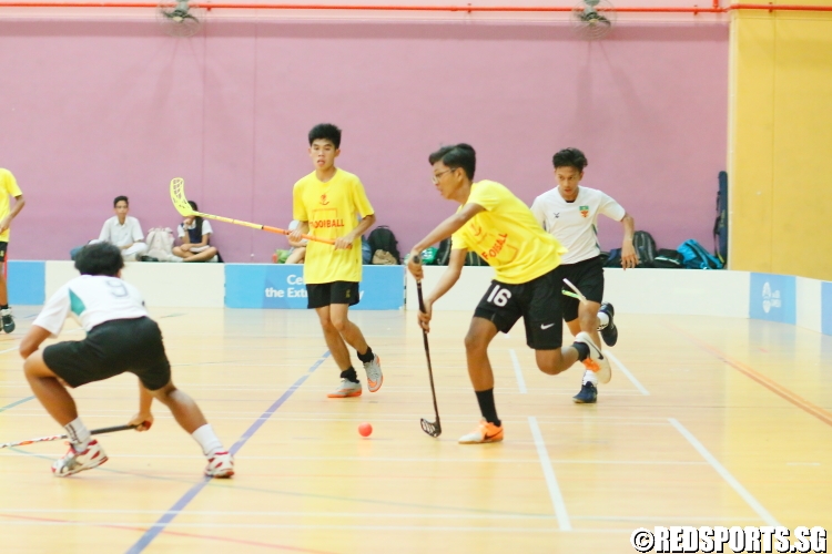 A Northbrooks players passess the ball. (Photo 5 © Dylan Chua/Red Sports)