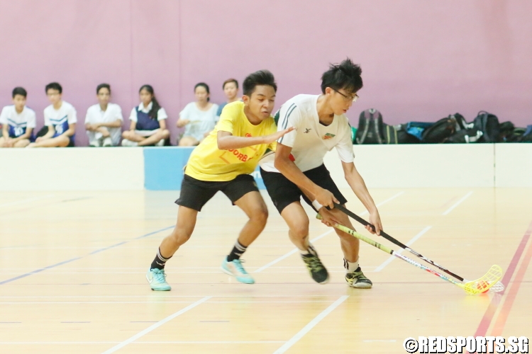 A Northbrooks players attempts to slow his opponent. (Photo 3 © Dylan Chua/Red Sports)