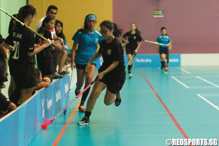 Players chasing after the ball. (Photo 1 © Dylan Chua/Red Sports)