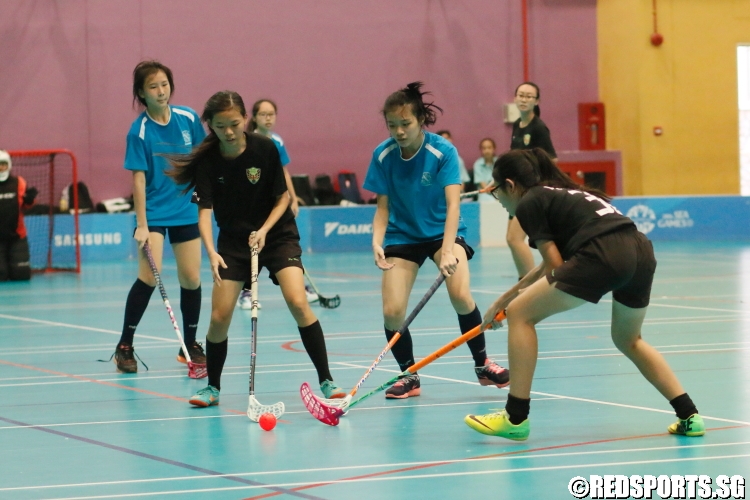 Players jostling for possession of the ball. (Photo 4 © Dylan Chua/Red Sports)