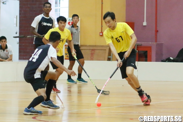 Darius Phua (Victoria #67) attempting to break through the defense. (Photo  © Chan Hua Zheng/Red Sports)