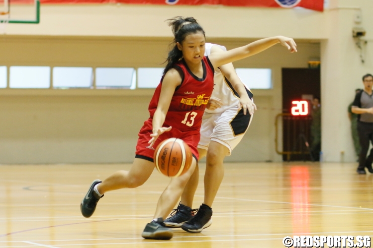 Glenda Lee (NJC #13) blows by her defender to the hoop. (Photo  © Chan Hua Zheng/Red Sports) 