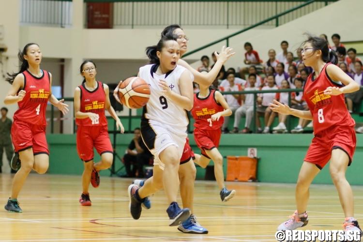 Sherry Lee (ZHS #9) driving to the hoop in transition. (Photo  © Chan Hua Zheng/Red Sports) 