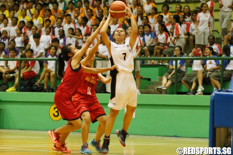 Reanne Ching (ZHS #7) rises for a shot against a double-team. (Photo  © Chan Hua Zheng/Red Sports)