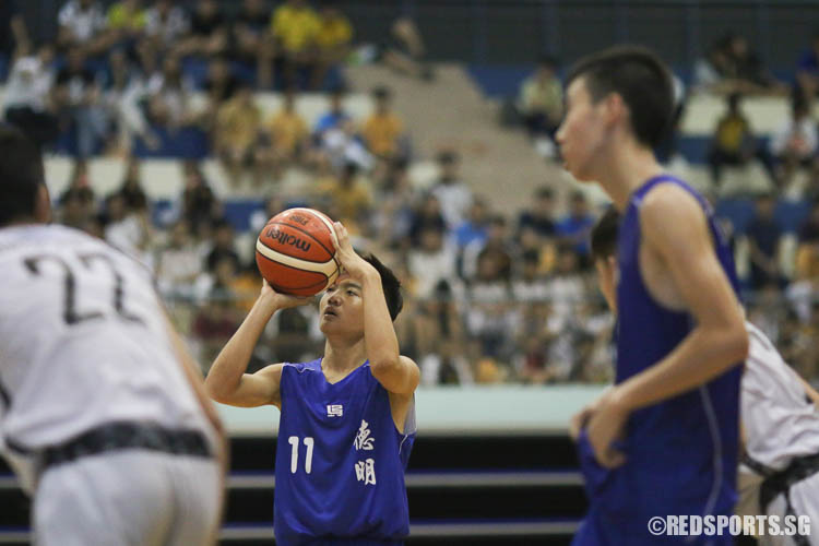 Jeffrey Chao (DMN #11) goes for a free throw. (Photo © Chua Kai Yun/Red Sports)