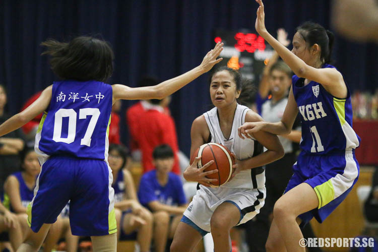 Patricia Mikaela Marie Orenza (SCGS #7) guards the ball while she attempts to score against tight defence. She was awarded a free throw after. (Photo © Chua Kai Yun/Red Sports)