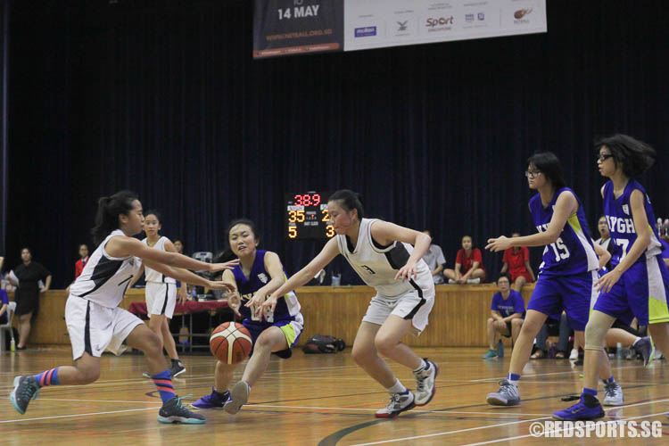 Players contesting for the ball (Photo © Ryan Lim/Red Sports)