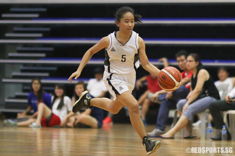 Larissa Lim (SCGS #5) driving the ball upcourt on a fast break. (Photo © Chua Kai Yun/Red Sports)