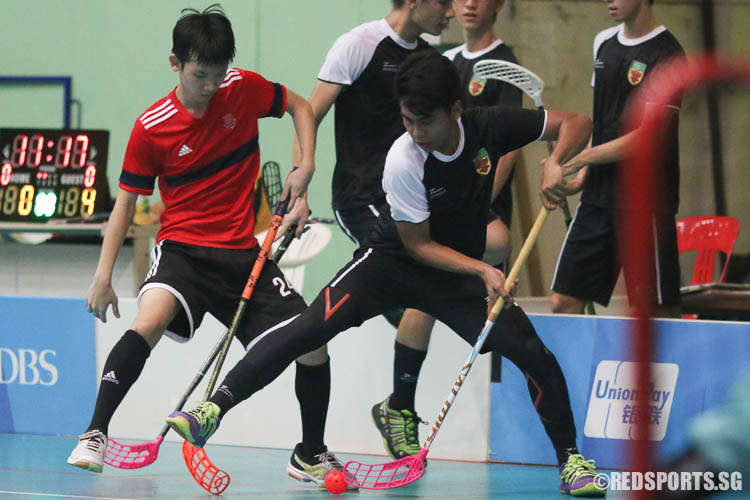 Muhammad Haziq B Abdul Rased (RI #29) controls the ball against Foo Say Han (HCI #24). (Photo © Chua Kai Yun/Red Sports)
