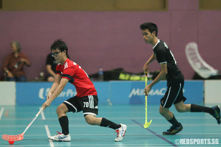 Too Tat Rui (HCI #70) controls the ball against RI. (Photo © Chua Kai Yun/Red Sports)