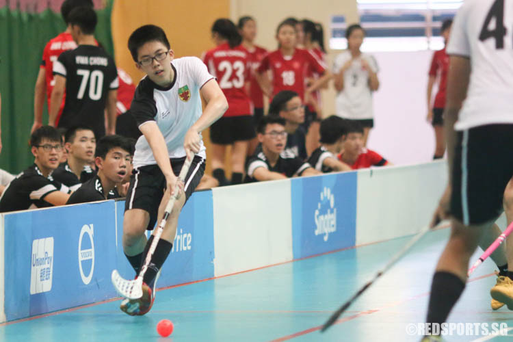 Shawn Liew (RI #22) passes the ball to his teammate. (Photo © Chua Kai Yun/Red Sports)