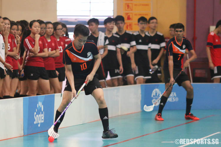 Enoch Yang  (PJC #10) controls the ball. (Photo © Chua Kai Yun/Red Sports)
