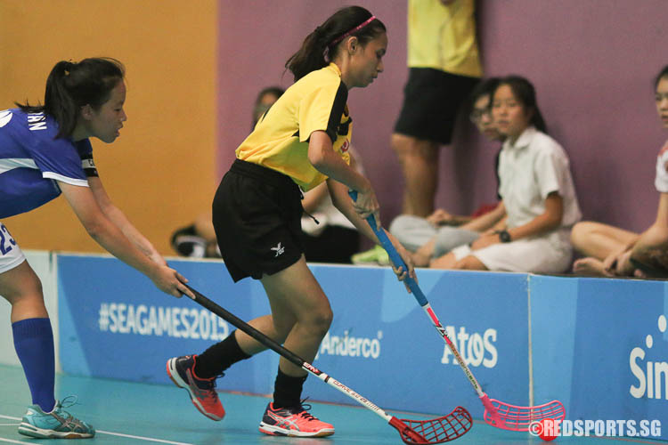 Ayesha Saadiqah Bte Habeeb M (VJC #10) controls the ball against MJC. (Photo © Chua Kai Yun/Red Sports)