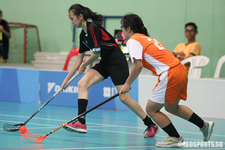 Victoria Leng (TPJC #14) dribbles the ball. (Photo © Chua Kai Yun/Red Sports)