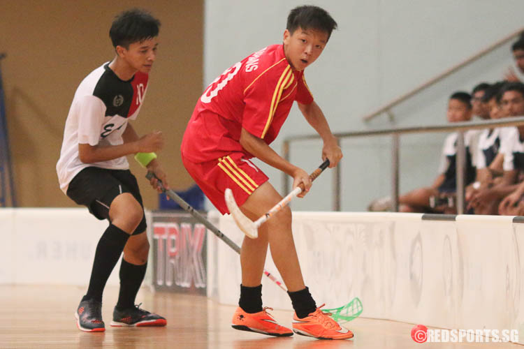Tan Shao Siang (BMS #10) makes a pass. (Photo © Chua Kai Yun/Red Sports)