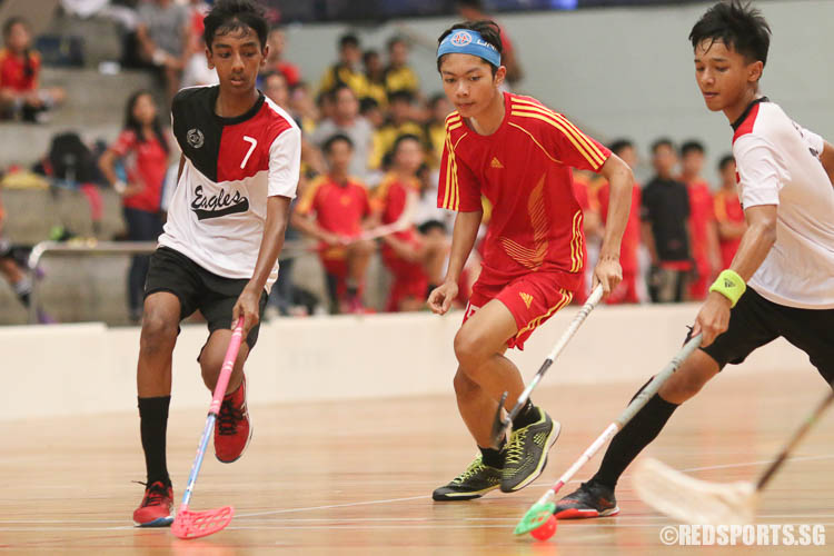 Muhammad Hakim B Selamat (EVS #10, right) steers the ball away from his opponent. (Photo © Chua Kai Yun/Red Sports)