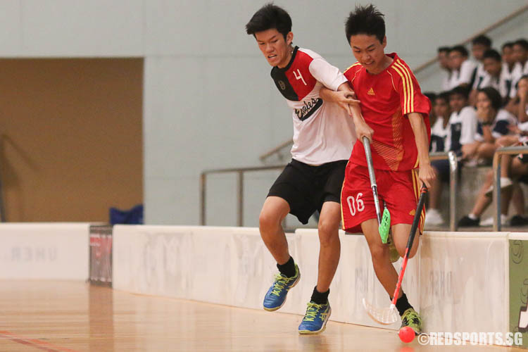 Players from both schools contest for the ball. (Photo © Chua Kai Yun/Red Sports)