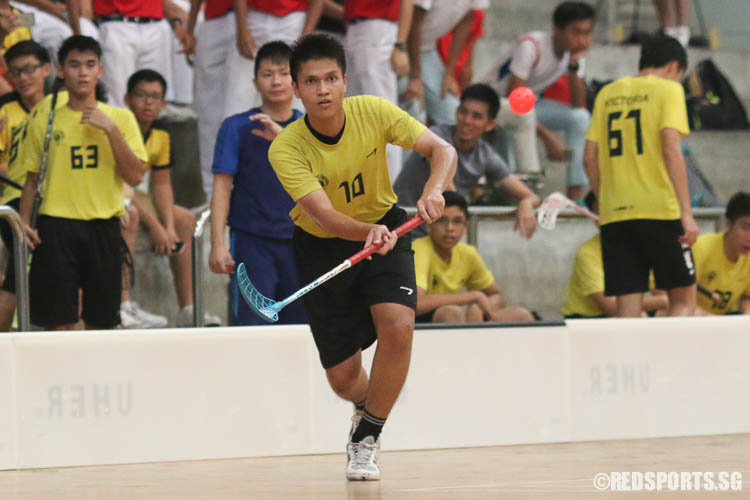 Muhd Nabil B Salim (VS #70) makes a pass. (Photo © Chua Kai Yun/Red Sports)