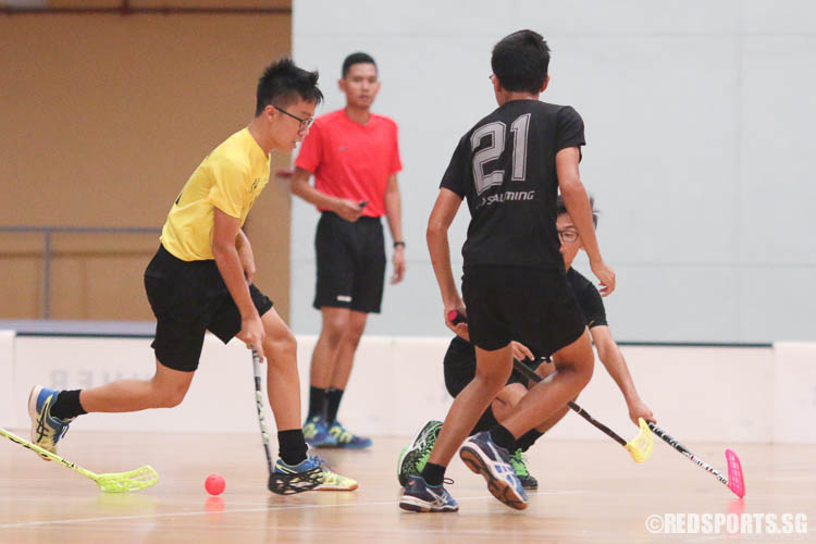 Joel Sim (VS #71) dribbles the ball under pressure from East View players. He bagged a game high of 3 goals in the victory. (Photo 1 © Chua Kai Yun/Red Sports)