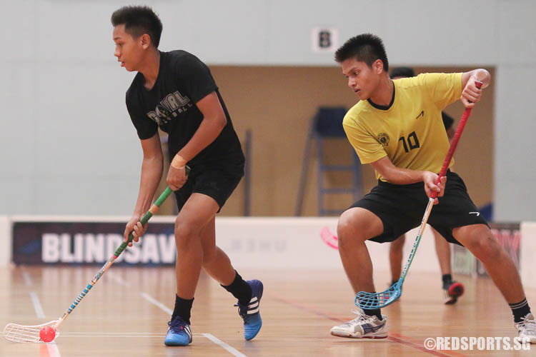 A player from Coral Secondary dribbles the ball against Victoria School. (Photo © Chua Kai Yun/Red Sports)