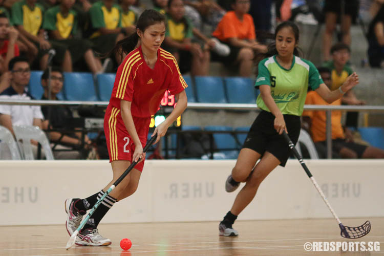 Cheryl Tan (BM #28) plays against Orchid Park Secondary. (Photo © Chua Kai Yun/Red Sports)