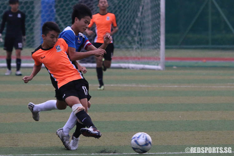 SAJC #11 makes a pass. (Photo © Chua Kai Yun/Red Sports)