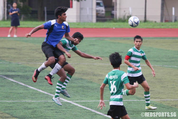 Ayyadarshan (ACJC #14) outbeats Davidson (#12) for the header. (Photo © Chua Kai Yun/Red Sports)