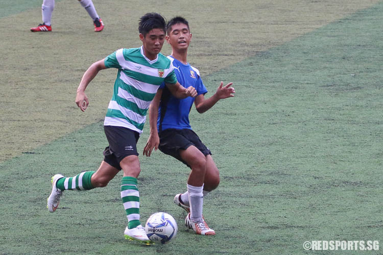 Jonathan Chua (left) of Raffles Institution in action against Anglo-Chinese Junior College on April 22, 2016. (Photo © Chua Kai Yun/Red Sports)