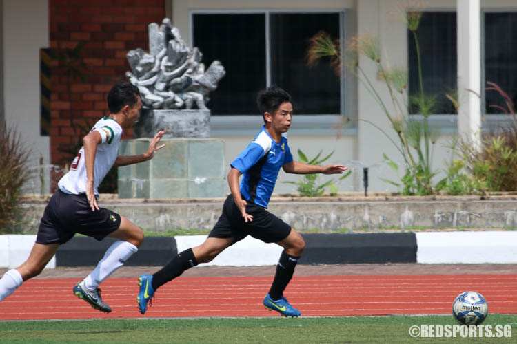 Chia Chong Jin (ACJC #18) runs for the ball. (Photo © Chua Kai Yun/Red Sports)