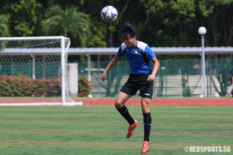Oon Jinkuan (ACJC #11) clears a header. (Photo © Chua Kai Yun/Red Sports)