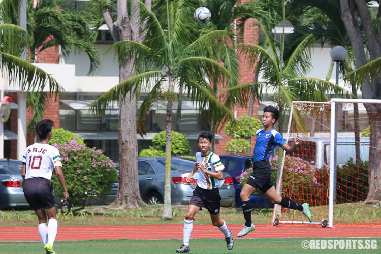 Ryan Chew (ACJC #15) goes for a header.  (Photo © Chua Kai Yun/Red Sports)