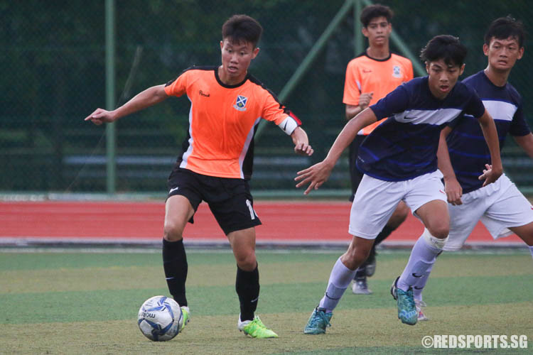 Jonathan Lee (SAJC #16) plays against Pioneer Junior College. (Photo © Chua Kai Yun/Red Sports)