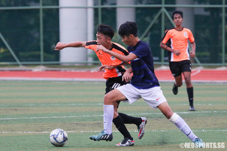 Damian Ong (SAJC #10) controls the ball against PJC #6. (Photo © Chua Kai Yun/Red Sports)