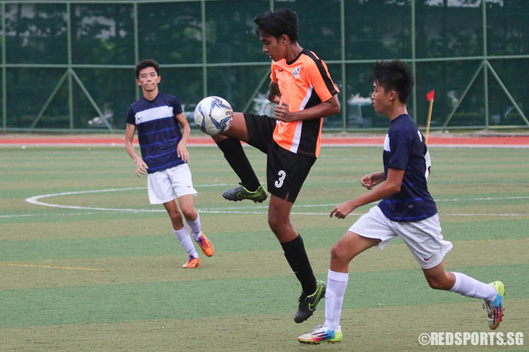 SAJC #3 controls the ball against PJC #8. (Photo © Chua Kai Yun/Red Sports)