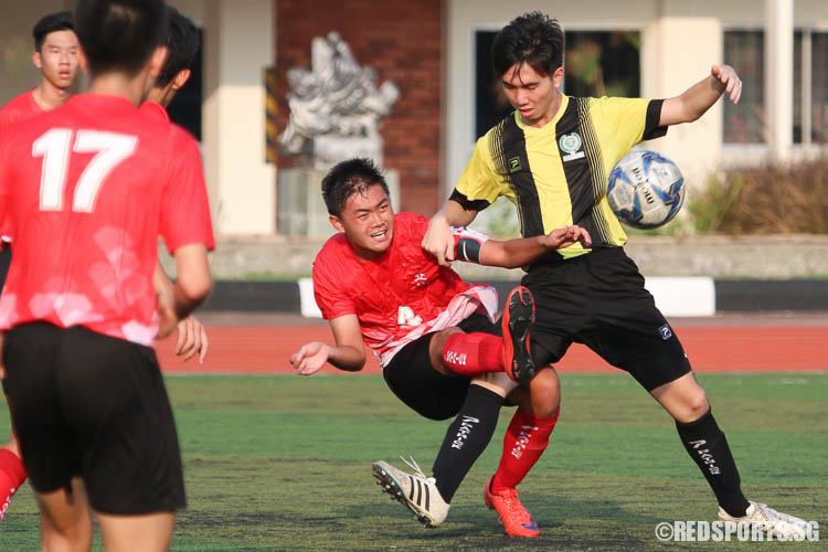 Lek Kai Jie (RVHS #4) kicks the ball under pressure. (Photo © Chua Kai Yun/Red Sports)
