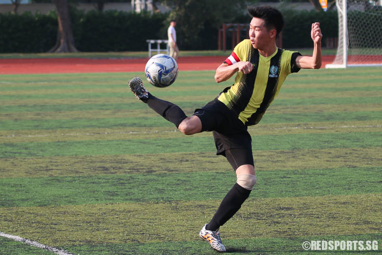 Chan Shao Jing (TJC #10) makes a back-heel. (Photo © Chua Kai Yun/Red Sports)