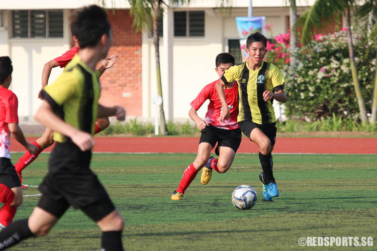 Ryan Tay (TJC #11) dribbles the ball and looks to pass. (Photo © Chua Kai Yun/Red Sports)